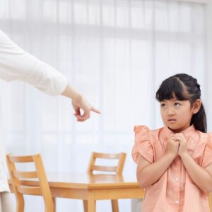子どもにあたるママ